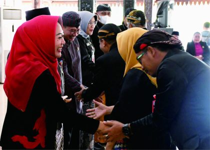 Bupati Tiwi usai acara Pengambilan Sumpah/Janji dan Pelantikan Pejabat Pimpinan Tinggi Pratama, Administrator dan Pengawas di Lingkungan Pemkab Purbalingga, di Pendopo Dipokusumo, Selasa 18 April 2023.