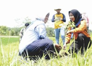 Ikatan Alumni Ganesha (IKAGA) SMA Negeri 1 Purbalingga dan Perhimpunan Pegiat Alam Ganesha Muda (PPA Gasda) berkolaborasi cantik dengan menanam pohon di Desa Baleraksa Kecamatan Karangmoncol, Jumat 7 April 2023 Ikatan Alumni Ganesha (IKAGA) SMA Negeri 1 Purbalingga dan Perhimpunan Pegiat Alam Ganesha Muda (PPA Gasda) berkolaborasi cantik dengan menanam pohon di Desa Baleraksa Kecamatan Karangmoncol, Jumat 7 April 2023