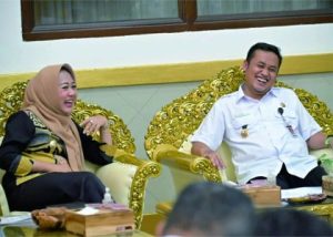 Bupati Purbalingga Dyah Hayuning Pratiwi mengajak Plt. Bupati Pemalang Mansur Hidayat di Pringgitan Pendopo Kabupaten Pemalang, Selasa 11 April 2023.