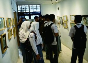 Komunitas Peluk & Kiss Purbalingga sukses menyelenggarakan Pameran Menggambar ”Polos” bersama Sanggar Budidoyo dan CLC Purbalingga, di Sanggar Budidoyo yang berada di komplek Belik Kembar, Kelurahan Kembaran Kulon, Purbalingga, Minggu-Selasa, 21-23 Mei 2023.