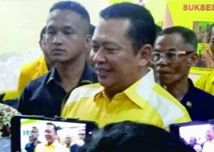 Ketua Majelis Permusyawaratan Rakyat Republik Indonesia (MPR RI) Bambang Soesatyo (Bamsoet), usai Sosialisasi Empat Pilar Kebangsaan di aula pertemuan DPD Partai Golkar Purbalingga, Minggu 21 Mei 2023. Ketua Majelis Permusyawaratan Rakyat Republik Indonesia (MPR RI) Bambang Soesatyo (Bamsoet), usai Sosialisasi Empat Pilar Kebangsaan di aula pertemuan DPD Partai Golkar Purbalingga, Minggu 21 Mei 2023.