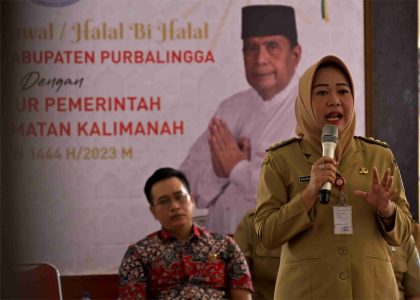 Bupati Purbalingga Dyah Hayuning Pratiwi saat Amaliyah Syawal/ Halal bi Halal 1444 H/2023 M Pemkab Purbalingga dengan Aparatur Pemerintah se-Kecamatan Kalimanah, di Kantor Kecamatan Kalimanah, Senin 8 Mei 2023