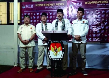 Ketua DPC Partai Gerindra Purbalingga Adi Yuwono, saat Konferensi Pers usai menyerahkan dokumen pengajuan bakal calon anggota DPRD Kabupaten Purbalingga untuk Pemilihan Umum Serentak 2024 di kantor KPU Purbalingga, Minggu 14 Mei 2023 malam.