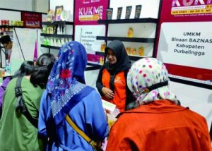 Produk pelaku usaha Usaha Kecil Menengah (UKM) Purbalingga laris manis terbeli saat Bursa Koperasi Usaha Kecil Menengah (KUKM) 2023 di GOR Satria Banyumas Produk pelaku usaha Usaha Kecil Menengah (UKM) Purbalingga laris manis terbeli saat Bursa Koperasi Usaha Kecil Menengah (KUKM) 2023 di GOR Satria Banyumas