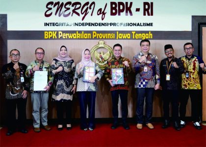 Bupati Purbalingga, Dyah Hayuning Pratiwi (Tiwi) usai acara Penyerahan Laporan Hasil Pemeriksaan (LHP) atas LKPD Tahun 2022 di Lantai 3 Auditorium BPK Provinsi Jawa Tengah, Jumat 19 Mei 2023