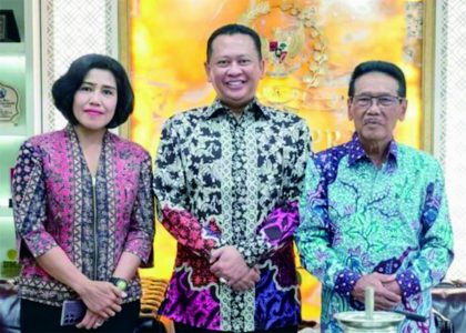 Bambang Soesatyo (Bamsoet) bersama Ketua Umum Asosiasi Badan Penyelenggara Perguruan Tinggi Swasta Indonesia Thomas Suyatno dan Sekretaris Dewan Penasihat Sulastiana