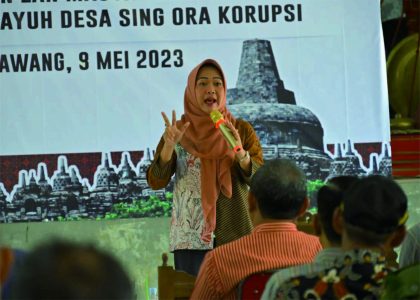 Bupati Purbalingga, Dyah Hayuning Pratiwi saat Bimbingan Teknis Program Desa Anti Korupsi di Aula Desa Karangbawang, Selasa 9 Mei 2023.