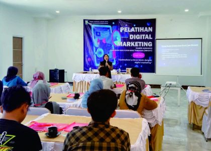 Pelatihan digital marketing yang dilakukan di PM Collaboration yang menghadirkan puluhan peserta dari Dana Bagi Hasil Cukai Hasil Tembakau (DBHCHT), di PM Collaboration Purbalingga, Kamis 22 Juli 2023.