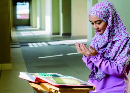 Hari Jumat, Begini Amalan untuk Wanita Muslim dan Keutamaannya