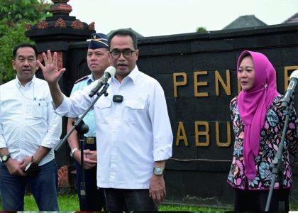 Budi Karya Sumadi saat jumpa pers usai Rapat Koordinasi Optimalisasi Bandara JBS di Kompleks Pendopo Dipokusumo Purbalingga, Sabtu 17 Juli 2023.