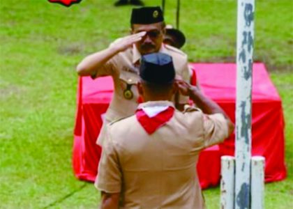 Ketua Kwartir Cabang (Ka Kwarcab) Kabupaten Purbalingga Tri Gunawan Setyadi resmi menutup Jambore Cabang SD/MI tahun 2023 di Bumi Perkemahan Munjulluhur, Kutasari, Kamis 6 Juli 2023.