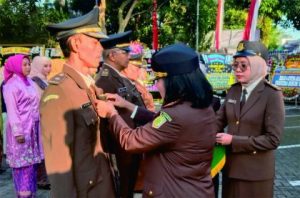 Kepala Kejaksaan Negeri Purbalingga, Asnath Anytha Idatua Hutagalung usai upacara peringatan Hari Bhakti Adhyaksa ke-63 tahun 2023 di halaman kantor Kejaksaan Negeri Purbalingga, Jumat 21 Juli 2023