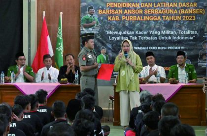 Bupati Purbalingga Dyah Hayuning Pratiwi (Tiwi) menutup Pendidikan dan Latihan Dasar (Diklatsar) Barisan Ansor Serbaguna (Banser) Kabupaten Purbalingga Tahun 2023, di Aula Balai Desa Gembong, Kecamatan Bojongsari, Sabtu 29 Juli 2023.