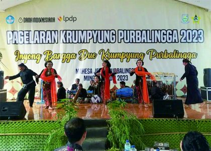 Pementasan Kesenian Musik Tradisional Krumpyung di Purbalingga, di GOR Indoor Mahesa Jenar Purbalingga, Minggu 9 Juli 2023