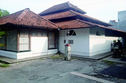 Gedung putih Sobokartti di jalan dr.Cipto Kelurahan Kebonagung, Kecamatan Semarang Timur, Kota Semarang tercatat menjadi cagar budaya.