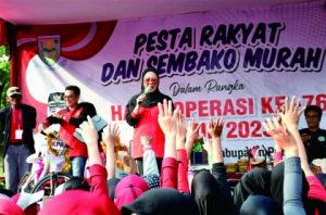 Pesta Rakyat dan Sembako Murah dalam rangka peringatan Hari Koperasi Indonesia ke-76 di Kabupaten Purbalingga di Halaman Parkir GOR Goentoer Darjono, Minggu 23 Juli 2023. Pesta Rakyat dan Sembako Murah dalam rangka peringatan Hari Koperasi Indonesia ke-76 di Kabupaten Purbalingga di Halaman Parkir GOR Goentoer Darjono, Minggu 23 Juli 2023.