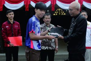 Plt Asisten Pemerintahan dan Kesra Yani Sutrisno mewakili Bupati Purbalingga Dyah Hayuning Pratiwi melepas kontingen di halaman Pendopo Dipokusumo, Jumat 18 Agustus 2023. Plt Asisten Pemerintahan dan Kesra Yani Sutrisno mewakili Bupati Purbalingga Dyah Hayuning Pratiwi melepas kontingen di halaman Pendopo Dipokusumo, Jumat 18 Agustus 2023.