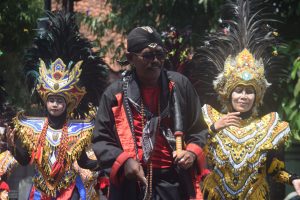 Peserta dari SMP Negeri 2 Purbalingga mengikuti Pawai Budaya dan Muatan Lokal dalam rangka HUT ke 78 Republik Indonesia di Kabupaten Purbalingga, Sabtu 19 Agustus 2023 Peserta dari SMP Negeri 2 Purbalingga mengikuti Pawai Budaya dan Muatan Lokal dalam rangka HUT ke 78 Republik Indonesia di Kabupaten Purbalingga, Sabtu 19 Agustus 2023