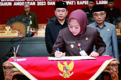 Bupati Purbalingga Dyah Hayuning Pratiwi (Tiwi) dalam Rapat paripurna DPRD, di Ruang Rapat DPRD, Jum'at 11 Agustus 2023