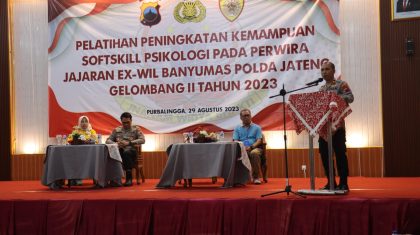 Biro Sumber Daya Manusia (Ro SDM) Polda Jateng menyelenggarakan pelatihan soft skill psikologi bagi perwira jajaran eks-Polwil Banyumas, di Objek Wisata Purbasari Pancuran Mas Purbalingga, Selasa 29 Agustus 2023.