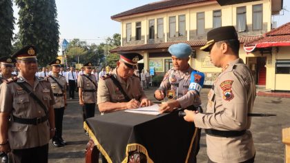 Kapolres Purbalingga AKBP Hendra Irawan usai upacara serah terima jabatan, di halaman Mapolres Purbalingga, Rabu 30 Agustus 2023