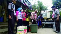 Pengurus Kwarran Kejobong menyalurkan air bersih untuk masyarakat, Kamis 24 Agustus 2023. Pengurus Kwarran Kejobong menyalurkan air bersih untuk masyarakat, Kamis 24 Agustus 2023.
