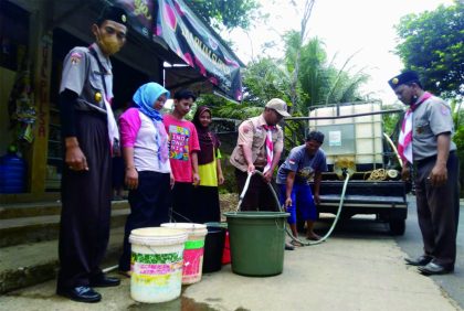 Pengurus Kwarran Kejobong menyalurkan air bersih untuk masyarakat, Kamis 24 Agustus 2023.