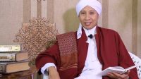 KH.Yahya Zainul Ma'arif yang akrab dengan sapaan Buya Yahya, Pengasuh Lembaga Pengembangan Da'wah dan Pondok Pesantren Al-Bahjah Cirebon KH.Yahya Zainul Ma'arif yang akrab dengan sapaan Buya Yahya, Pengasuh Lembaga Pengembangan Da'wah dan Pondok Pesantren Al-Bahjah Cirebon