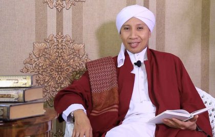 KH.Yahya Zainul Ma'arif yang akrab dengan sapaan Buya Yahya, Pengasuh Lembaga Pengembangan Da'wah dan Pondok Pesantren Al-Bahjah Cirebon