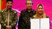Bupati Purbalingga Dyah Hayuning Pratiwi (Tiwi) usai melakukan Penandatanganan Kerjasama Optimalisasi Pemungutan Pajak Pusat dan Pajak Daerah, di di Aula Cakti Buddhi Bakti, Gedung Marie Muhammad, Kantor Pusat Direktorat Jenderal Pajak, Selasa 22 Agustus 2023. Foto: Bagian Prokompim Setda Purbalingga Bupati Purbalingga Dyah Hayuning Pratiwi (Tiwi) usai melakukan Penandatanganan Kerjasama Optimalisasi Pemungutan Pajak Pusat dan Pajak Daerah, di di Aula Cakti Buddhi Bakti, Gedung Marie Muhammad, Kantor Pusat Direktorat Jenderal Pajak, Selasa 22 Agustus 2023. Foto: Bagian Prokompim Setda Purbalingga