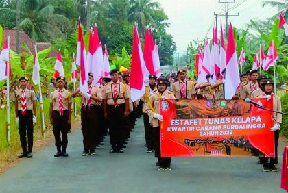 Pasukan Estafet Tunas Kelapa (ETK) Gerakan Pramuka Kwartir Cabang (Kwarcab) Kabupaten Purbalingga memulai perjalanan dari wilayah Kwartir Ranting (Kwarran) Kaligondang menuju Kejobong, Kamis 24 Agustus 2023. Foto: Humas dan Informatika Kwarcab Purbalingga.