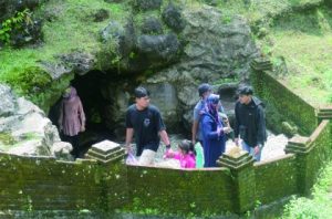 Obyek Wisata Goa Lawa Purbalingga (Golaga) menjadi rujukan berlibur untuk menghirup udara pagi Obyek Wisata Goa Lawa Purbalingga (Golaga) menjadi rujukan berlibur untuk menghirup udara pagi