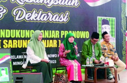 Nurul Nurul Hidayah, kakak ipar Ganjar Pranowo saat mengikuti Ngaji Kebangsaan dan Deklarasi Santri Mendukung Ganjar Pranowo (Sarung Ganjar) di Rumah Relawan Ganjar, Jakarta Pusat, Minggu 13 Agustus 2023. Foto: Sarung Ganjar