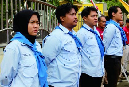 Anggota Perhimpunan Pegiat Alam Ganesha Muda SMA N 1 Purbalingga (PPA Gasda) mengikuti apel gelar pasukan Satgas Penanganan Kebakaran Hutan dan Lahan yang dihelat di halaman Mapolres Purbalingga, Kamis 24 Agustus 2023. Bagian Prokompim Setda Purbalingga. Foto: Prokompin Setda Purbalingga