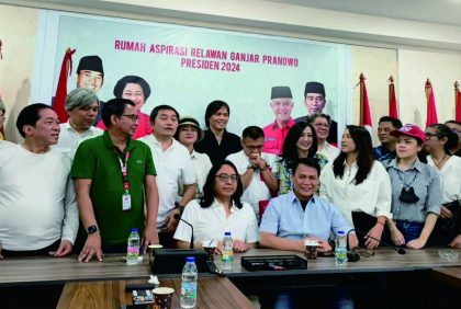 Sekelompok seniman, artis, hingga influencer yang menamakan diri Extrava Ganjar mendukung Bakal Calon Presiden (Bacapres) Ganjar Pranowo di pemilu 2024, di Rumah Aspirasi Ganjar Pranowo, Jalan Diponegoro, Jakarta Pusat, belum lama ini.