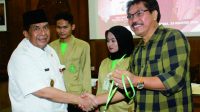 Pelepasan kalung ID Card mahasiswa KKN oleh Wakil Bupati Purbalingga, Sudono dan menyerahkan kembali kepada pihak universitas menjadi simbolis Penarikan mahasiswa KKN PPM Unperba, di Gedung Operation Room Graha Adhiguna Kompleks Pendopo Dipokusumo, Rabu 23 Agustus 2023. Pelepasan kalung ID Card mahasiswa KKN oleh Wakil Bupati Purbalingga, Sudono dan menyerahkan kembali kepada pihak universitas menjadi simbolis Penarikan mahasiswa KKN PPM Unperba, di Gedung Operation Room Graha Adhiguna Kompleks Pendopo Dipokusumo, Rabu 23 Agustus 2023.