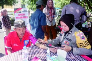 Polisi Wanita (Polwan) Polres Purbalingga menyelanggarakan bakti kesehatan dan sosial, di GOR Goentoer Darjono, Rabu 16 Agustus 2023. Polisi Wanita (Polwan) Polres Purbalingga menyelanggarakan bakti kesehatan dan sosial, di GOR Goentoer Darjono, Rabu 16 Agustus 2023.