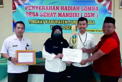 Dinas Kesehatan Kabupaten Purbalingga melalui Seksi Promosi Pemberdayaan Masyarakat memberikan penghargaan Lomba Desa  Sehat Mandiri.