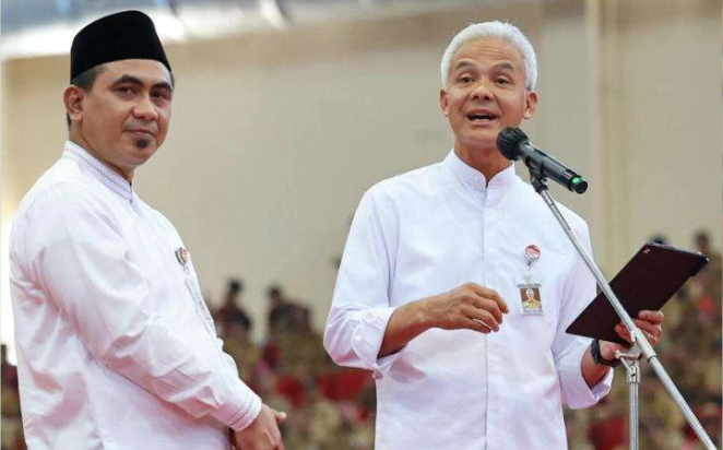 Ini Alasan Ganjar-Gus Yasin Kompak Pakai Baju Putih Saat Pamitan Ini Alasan Ganjar-Gus Yasin Kompak Pakai Baju Putih Saat Pamitan