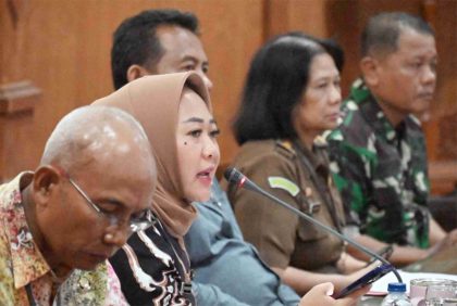 Bupati Purbalingga, Dyah Hayuning Pratiwi (Tiwi) saat rakor Lintas Sektoral Pencegahan dan Penanganan Kekerasan Seksual Terhadap Perempuan dan Anak Kabupaten Purbalingga, di gedung OR Graha Adiguna Kompleks Pendopo Dipokusumo, Kamis 19 Okober 2023. Foto: Prokompim Setda Purbalingga