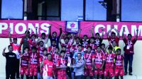 Kapolres Purbalingga AKBP Hendra Irawan menyerahkan piala dan medali bagi juara dan runner up serta dua tim semifinalis masing-masing Thunder FC dan Dinamyte, di Stadion Goentoer Darjono, Senin 2 Oktober 2023. Kapolres Purbalingga AKBP Hendra Irawan menyerahkan piala dan medali bagi juara dan runner up serta dua tim semifinalis masing-masing Thunder FC dan Dinamyte, di Stadion Goentoer Darjono, Senin 2 Oktober 2023.