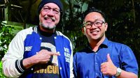 Direktur Penerbit Amerta Media, Tegar Roli A berdiri sebelah kanan Direktur Penerbit Amerta Media, Tegar Roli A berdiri sebelah kanan