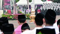 Bupati Purbalingga Dyah Hayuning Pratiwi saat menjadi pembina Apel Hari Santri Tingkat Purbalingga di Alun-alun Purbalingga, Minggu 22 Oktober 2023.