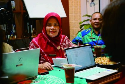 Kepala Dinkominfo Purbalingga, Jiah Palupi Twihantarti, di Ruang Podcast dan Media Center Dinkominfo Purbalingga, Kamis 12 Oktober 2023.