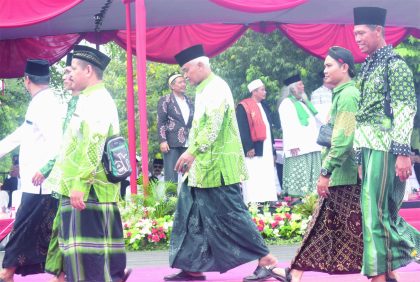 22 kontingen/kafilah dari lembaga pendidikan keagamaan, badan/organisasi otonom ormas keagamaan dari 18 Kecamatan di Purbalingga mengikuti Pawai Ta'aruf dalam rangka Hari Santri Nasional tahun 2023 22 kontingen/kafilah dari lembaga pendidikan keagamaan, badan/organisasi otonom ormas keagamaan dari 18 Kecamatan di Purbalingga mengikuti Pawai Ta'aruf dalam rangka Hari Santri Nasional tahun 2023