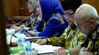 Bupati Purbalingga, Dyah Hayuning Pratiwi saat memimpin Rapat Koordinasi Evaluasi dan Strategi Percepatan Penurunan Stunting di Gedung Operational Room (OR) Graha Adiguna Komplek Pendopo Dipokusumo, Jumat 13 Oktober 2023. Bupati Purbalingga, Dyah Hayuning Pratiwi saat memimpin Rapat Koordinasi Evaluasi dan Strategi Percepatan Penurunan Stunting di Gedung Operational Room (OR) Graha Adiguna Komplek Pendopo Dipokusumo, Jumat 13 Oktober 2023.