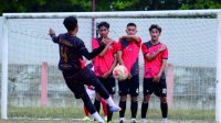 Kesebelasan Kecamatan Bojongsari melawan kesebelasan Bobotsari juara bertahan Piala Ketua DPRD Purbalingga, di Stadion Goentoer Darjono Purbalingga, Kamis 26 Oktober 2023 sore.