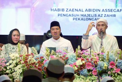 Bupati Purbalingga, Dyah Hayuning Pratiwi saat hadir dalam Purbalingga Bersholawat, di Alun-alun Purbalingga, Kamis 26 Oktober 2023. Bupati Purbalingga, Dyah Hayuning Pratiwi saat hadir dalam Purbalingga Bersholawat, di Alun-alun Purbalingga, Kamis 26 Oktober 2023.