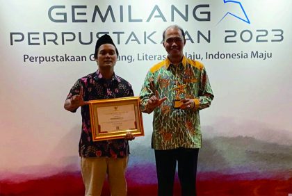 Ryan Rachman, wartawan yang juga Sekretaris Persatuan Wartawan Indonesia (PWI) Kabupaten Purbalingga, mendapatkan penghargaan Nugra Jasa Dharma Pustakaloka dari Perpustakaan Nasional (Perpusnas) RI.
