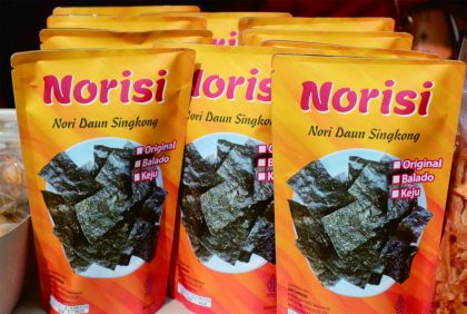 Norisi, camilan alternatif olehan pelaku UMKM Purbalingga yang lezat dan unik dengan menggunakan daun singkong yang pengolahannya mirip dengan nori. Norisi, camilan alternatif olehan pelaku UMKM Purbalingga yang lezat dan unik dengan menggunakan daun singkong yang pengolahannya mirip dengan nori.